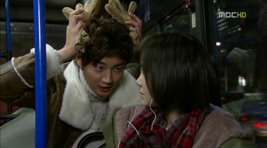 韓国MBCのドラマ『私も花』にジェヒ役として出演中のユン・シユンの演技が視聴者のあいだで好評だ。写真＝MBC放送のキャプチャ