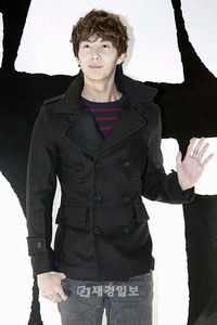 ドイツのデザイナー、ポール・スノーデン(Paul Snowden)とプラックジーンズ(PLAC jeans)のコラボレーションVIPパーティーが9日、ソウルで開かれた。 ドイツのデザイナー、ポール・スノーデン(Paul Snowden)とプラックジーンズ(PLAC jeans)のコラボレーションVIPパーティーが9日、ソウルで開かれた。