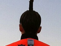 韓国の人気ガールズループ「2NE1」(トゥエニーワン)のダラ（パク・サンダラ）が、ニューヨークでも相変わらずの4次元ぶりと奇抜なヘアスタイルを披露し、ネットユーザーたちの笑いを誘っている。写真=ダラのme2day
