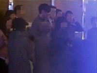 12日、インターネットコミュニティサイトでウォンビンが梨泰院のクラブにいる写真が公開された。写真=オンラインコミュニティー
