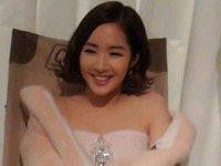 女優パク・ミニョンがイブニングドレスを着て、優雅なシンデレラに変身した。