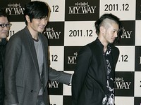 映画『マイウェイ（MY WAY）』のマスコミ試写会に出席したチャン・ドンゴンとオダギリジョー