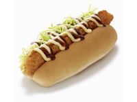 新商品「シーフードドッグ」（画像：モスフードサービス）