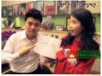 女性歌手IU（アイユー）の新たな実力が発揮されて話題だ。写真=「チョン・ヒョンムの歌謡広場」ホームページ
