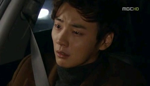 14日に放送された韓国MBC水木ドラマ『私も、花！』第11話で、ボンソン（イ・ジア演）は、ジェヒ（ユン・シユン演）とファヨン（ハン・コウン演）母子が同じマンションに住む姿に衝撃を受ける。写真=MBC放送キャプチャー