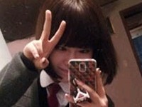 「スーパースターK」に出演して一躍有名人になったシン・ジスは14日、自身のツイッターに「多くの方が私が20代だと思っているようです。私はまだ高校生ですよ。久々に制服を着て帰宅しました。制服を着る日が後わずかですね」というコメントと共に写真を投稿した。写真=シン・ジスのツイッター