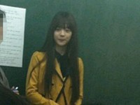 ガールズグループ「f(x)」（エフエックス）のメンバー、ソルリの制服写真が話題だ。写真=オンラインコミュニティー