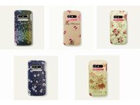 女性に人気のブランドとコラボレートした「MEDIAS BR IS11N」向けジャケットのイメージ(画像:KDDI) 女性に人気のブランドとコラボレートした「MEDIAS BR IS11N」向けジャケットのイメージ(画像:KDDI)