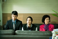 19日に公開されたJTBC開局特集ドラマ『パダムパダム・・・彼と彼女の心拍音』の撮影現場写真は、学校の職員室の中でのもの。チョン・ウソン、ナ・ムニ、キム・ボムの緊張した様子が印象的だ。写真=MI 19日に公開されたJTBC開局特集ドラマ『パダムパダム・・・彼と彼女の心拍音』の撮影現場写真は、学校の職員室の中でのもの。チョン・ウソン、ナ・ムニ、キム・ボムの緊張した様子が印象的だ。写真=MI