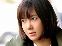 韓国女優イ・ジアが育英事業に貢献した資産家の孫であることが明らかになり、話題になっている。