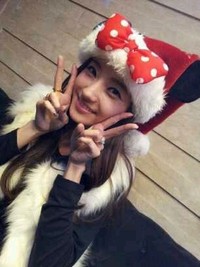 ハン・チェヨンは18日、中国版ツイッター「微博」(ウェイボ)に「あっという間にクリスマス!私もクリスマスパーティー!!今日はミニーマウスサンタクロースです」というコメントと共に写真を公開した。写真=ハン・チェヨンの微博 ハン・チェヨンは18日、中国版ツイッター「微博」(ウェイボ)に「あっという間にクリスマス!私もクリスマスパーティー!!今日はミニーマウスサンタクロースです」というコメントと共に写真を公開した。写真=ハン・チェヨンの微博