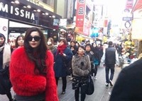 最近、韓国のオンラインコミュニティに「ファン・ビンビン！ソウル明洞にビックリ登場」というコメントと共に写真が投稿された。写真=オンラインコミュニティー
