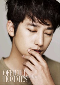 俳優パク・シフが男性ファッション誌『ロフィシエル・オム』1月号のグラビアでセクシーな男性美を披露した。写真=ロフィシエル・オム 俳優パク・シフが男性ファッション誌『ロフィシエル・オム』1月号のグラビアでセクシーな男性美を披露した。写真=ロフィシエル・オム