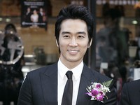 俳優ソン・スンホンが、韓国でイタリアンレストラン「ブラックスミス」の加盟店1号を運営することになった。