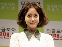 女優ハン・イェスルが、化粧品ブランド「ボブ」(www.myvov.com)主催のサイン会に出席するという。
