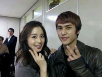 キム・テヒとBEASTのソン・ドンウンのツーショット写真が、韓国のオンラインコミュニティに掲載された。写真=オンラインコミュニティー
