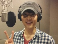 韓国の音楽専門サイト「モンキー3」(www.monkey3.co.kr)が実施した「クリスマス最高の美男サンタクロースは誰？」というアンケートの結果、ソン・ジュンギが33％(96名)の支持を得て首位となった。
