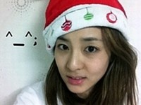 韓国の人気ガールズループ「2NE1」(トゥエニーワン)のサンダラ・パク（DARA）が、ファンにクリスマスのメッセージを送った。写真=ダラの公式me2day
