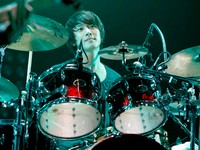 韓国の人気ロックバンドFTISLAND(FTアイランド)が、横浜アリーナで12月23、24日の2日間『FTISLAND X'mas Live 2011 ~Winter's Night~』を行い、3万人の観客を動員した。 韓国の人気ロックバンドFTISLAND(FTアイランド)が、横浜アリーナで12月23、24日の2日間『FTISLAND X'mas Live 2011 ~Winter's Night~』を行い、3万人の観客を動員した。