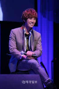 現在台湾でのドラマ撮影と海外公演などで忙しい毎日を送っているSS501(ダブルエスゴーマルイチ)のパク・ジョンミンが、日本でクリスマスコンサートおよび日本のモバイルドラマ劇場封切り舞台挨拶を行うため、20日、日本へ渡った。写真= CNR 現在台湾でのドラマ撮影と海外公演などで忙しい毎日を送っているSS501(ダブルエスゴーマルイチ)のパク・ジョンミンが、日本でクリスマスコンサートおよび日本のモバイルドラマ劇場封切り舞台挨拶を行うため、20日、日本へ渡った。写真= CNR