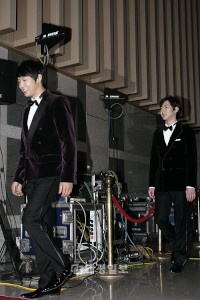 『2011 MBCドラマ大賞』の授賞式が30日、MBCドリームセンターで開催された。この日は授賞式に先立って、JYJのパク・ユチョンとパク・ユファンの兄弟がともにレッドカーペットを踏み、フォトタイムを設けた。
