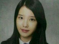 2日、あるサイトに「IUの卒業写真」というタイトルで人気歌手IU（アイユー）の写真が掲載された。（オンラインコミュニティー）