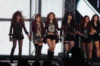2011年末、昨年の韓国歌謡界を引っ張ってきた歌手が一堂に会した『2011歌謡大典』。特に、今年も大人気だったガールズグループらのファッションとメークを専門家とともに分析してみよう。