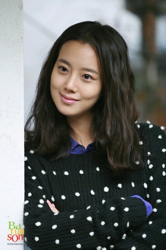 韓国女優ムン・チェウォンがインタビューで学生時代にいじめを受けた経験を告白した。
