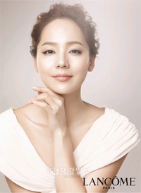 ガールグループS.E.S出身の女優ユジンが世界的なコスメティックブランド「ランコム」の新モデルに抜擢された。
