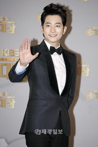 パク・シフが、2月21日に開かれる日本のファッションショー『ユミカツラ 2012 グランドコレクションin 東京 The wind of ASIA』にスペシャルゲストとして出演する。