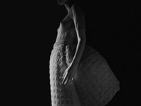 日本が誇る写真家・現代美術作家、杉本博司の個展「ハダカから衣服へ」を3月より原美術館で開催