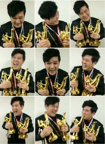 男性アイドルグループSUPER JUNIOR（スーパージュニア）のメンバー、シンドンがゴールデンディスク大賞の感想と大喜びする姿の写真を公開した。写真=SUPER JUNIORシンドンのツイッター