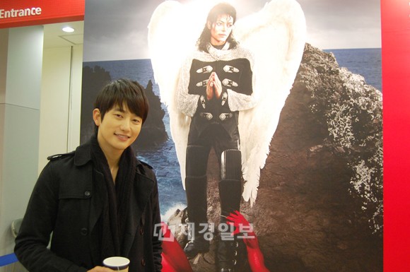 俳優パク・シフの趣味生活がウェブサイトに掲載され、話題になっている。