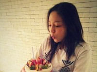 13日の金曜日に誕生日を迎えた芸能人が話題となっている。写真＝ク・ハラのツイッター