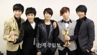FTISLANDが、韓国で音楽章として最も権威のあるゴールデンディスク授賞式で2冠を達成した。
