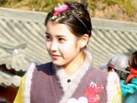 最近、韓国のネット上で「IU（アイユー）のチマチョゴリ姿」というタイトルで1枚の写真が掲載され話題となっている。IUのチマチョゴリ姿はなぜこんなにも好評なのだろうか？
