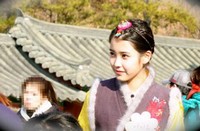 最近、韓国のネット上で「IU(アイユー)のチマチョゴリ姿」というタイトルで1枚の写真が掲載され話題となっている。IUのチマチョゴリ姿はなぜこんなにも好評なのだろうか?
最近、韓国のネット上で「IU(アイユー)のチマチョゴリ姿」というタイトルで1枚の写真が掲載され話題となっている。IUのチマチョゴリ姿はなぜこんなにも好評なのだろうか?