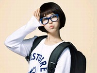 歌手に女優にMCまで、多方面で活躍する万能アイドルIU（アイユー）が、今度はファッション感覚まで披露して話題となっている。
