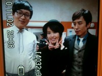 韓国のオンラインコミュニティ掲示板に「IU（アイユ）の定番ポーズ」というタイトルの写真が投稿された。写真=IUのme2day
