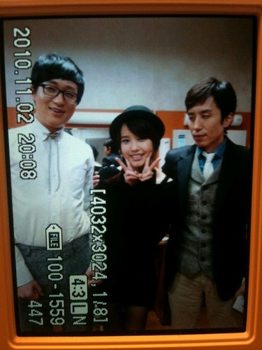 韓国のオンラインコミュニティ掲示板に「IU（アイユ）の定番ポーズ」というタイトルの写真が投稿された。写真=IUのme2day