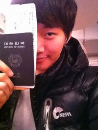 韓国男性6人組グループ「2PM」(トゥーピーエム)のジュノが「ダイエット中で半分になった顔」を公開した。写真=ジュノのツイッター
韓国男性6人組グループ「2PM」(トゥーピーエム)のジュノが「ダイエット中で半分になった顔」を公開した。写真=ジュノのツイッター