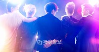 17日午前、男性新人グループ「NU’EST」のフォトティーザーが公開されるやいなやポータルサイトのリアルタイム検索語1位を記録した。
