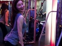 韓国の女性R&Bグループ「Davichi」（ダビチ）のカン・ミンギョンは17日、自身のツイッターで「2011年12月28日、コンサートで約束したでしょう？私の筋肉公開！」とツイートした。
