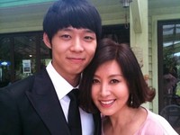 女優のチェ・ミョンギルがJYJのユチョンとのツーショット写真を公開した。写真=チェ・ミョンギルのツイッター