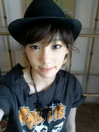 少女時代のリーダー、テヨンが今までとはひと味違ったイメージの写真を公開した。写真=テヨンSNS「UFO」
