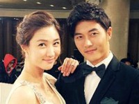 俳優ジェヒが、“韓国版007ジェームズ・ボンド”に華麗に変身し、純白のドレスで“優雅なボンドガール”を表現したイ・スギョンとのカップルショットを披露した。写真=ジェヒのツイッター