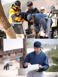 JTBCドラマ『発酵家族』に出演中の俳優ソン・イルグクが、モニターチェックをする姿が捕らえられ話題だ。
