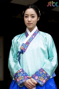 ガールズグループ「T-ARA」（ティアラ）のウンジョン、「AFTERSCHOOL」（アフタースクール）のユイ、「KARA」のハン・スンヨン、パク・ジョンヒョンが、今年活躍が期待される辰年のスターに選ばれた。
