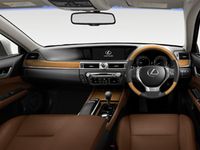 GS450h“version L”オプション装着車（画像：トヨタ自動車）