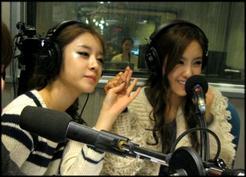 最近、「Lovey Dovey」で各種音楽チャートを席巻しているT-ARA（ティアラ）。彼女らの正直な恋愛トークが公開され話題だ。
